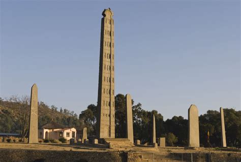  De Tempel van Aksum! Een Monumentale Exploratie van Kerkelijke Architectuur en Mystieke Geestdrift